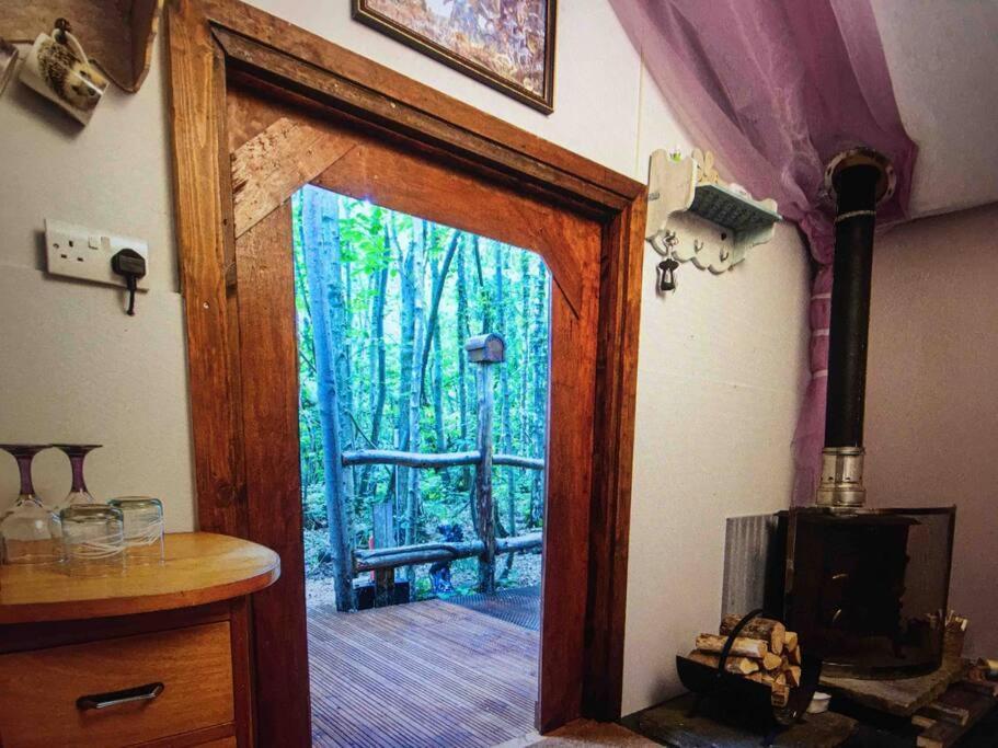Cosy Woodland Romantic Retreat With Log Fires And Nature Sturry Exterior foto